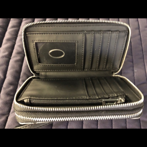 Guess - Black & White Zipper Wristlet - Picture 3 of 4